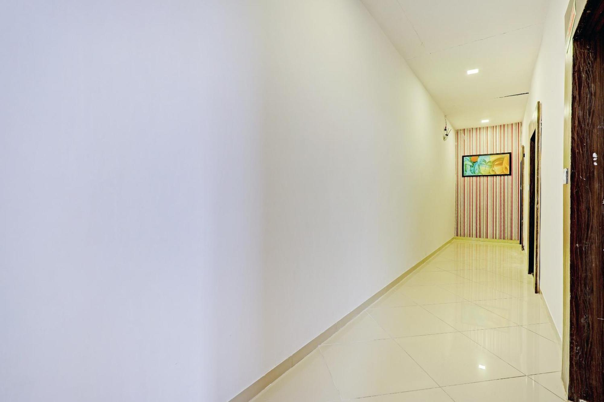 Oyo 11649 Hotel Mahima ガンディーナガル エクステリア 写真